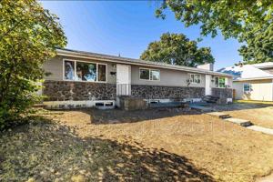 featured image of 704 E Bridgeport Ave