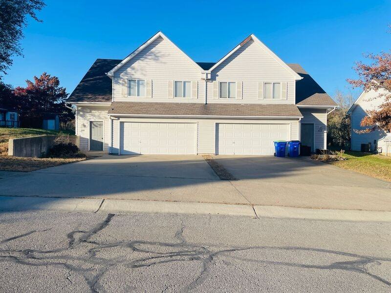 808 Ne Independence Ct - Photo 3 of 19