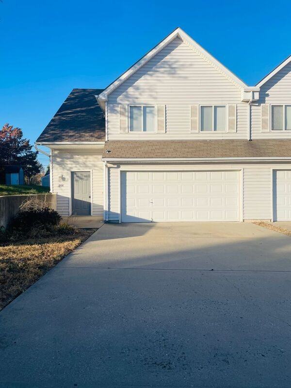 808 Ne Independence Ct - Photo 4 of 19