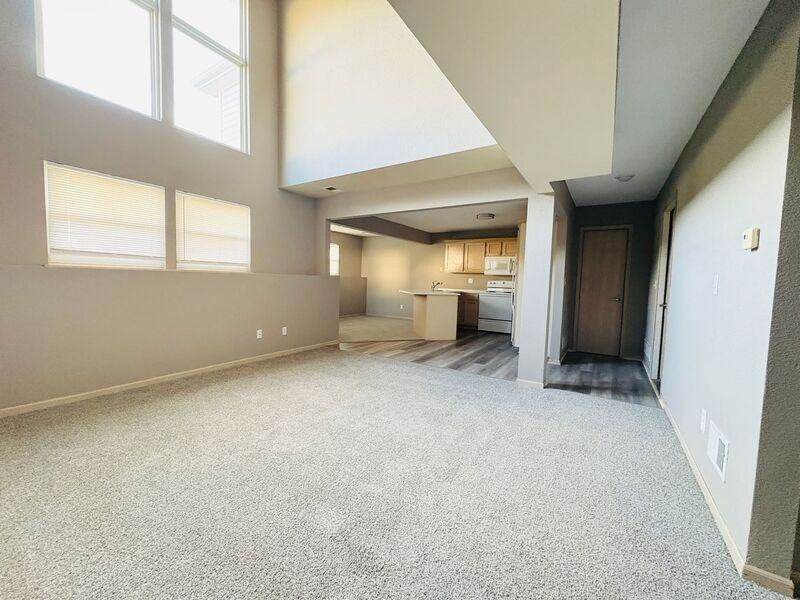 808 Ne Independence Ct - Photo 5 of 19