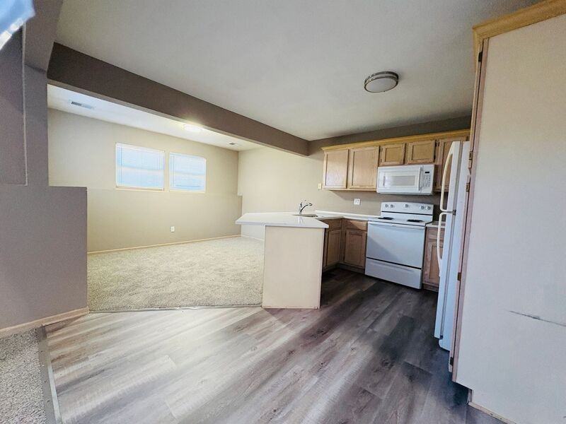 808 Ne Independence Ct - Photo 6 of 19