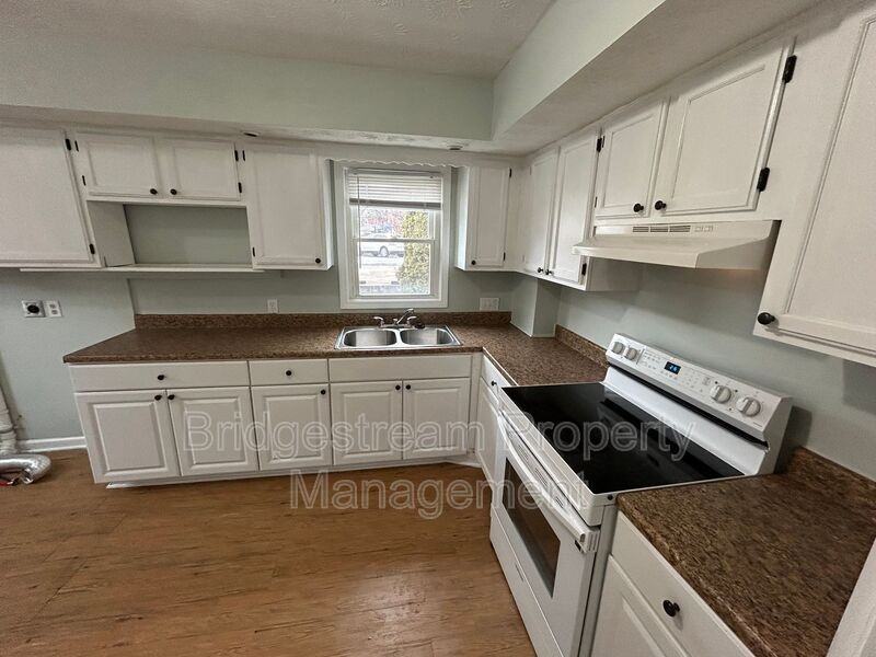 209 S 2nd St - Photo 4 of 7