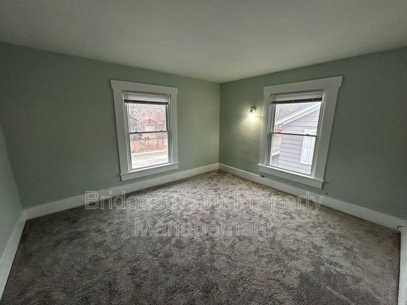 209 S 2nd St - Photo 6 of 7