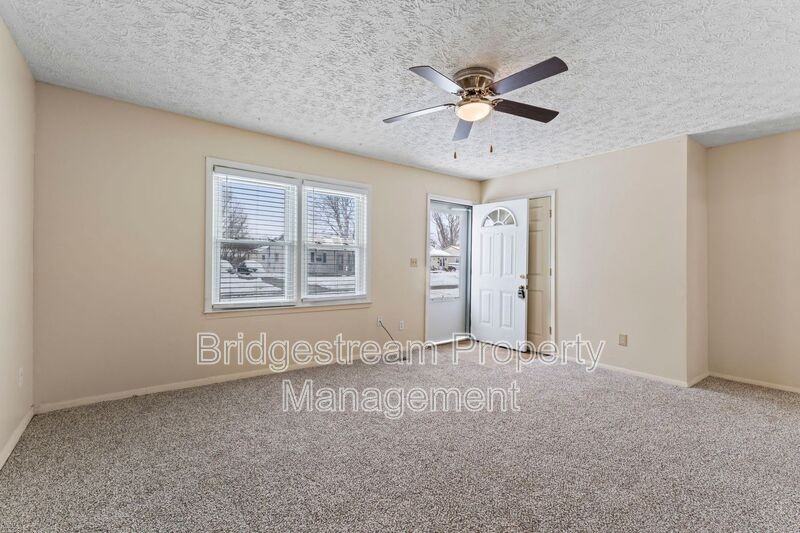 230 Pat Ln - Photo 3 of 18