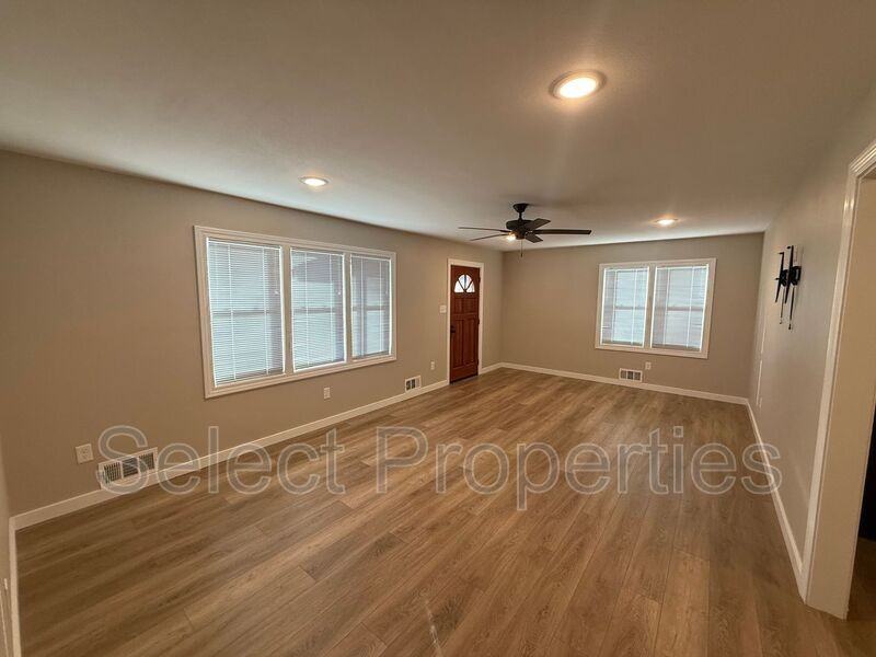 2303 Circle Dr - Photo 2 of 13