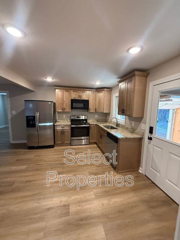 2303 Circle Dr - Photo 3 of 13