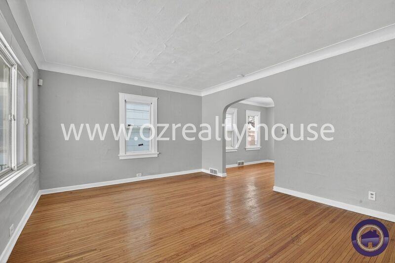 1105 Ketcham Ave - Photo 4 of 20