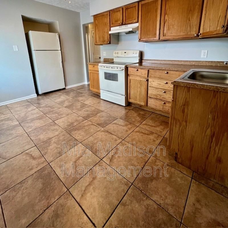 2522 Semken Ave #D - Photo 4 of 12