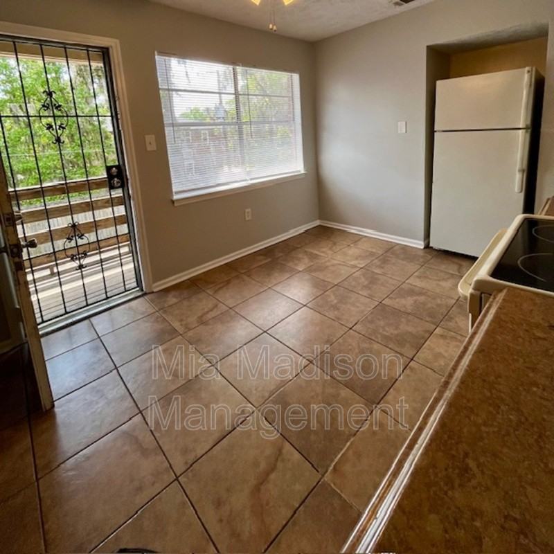 2522 Semken Ave #D - Photo 5 of 12