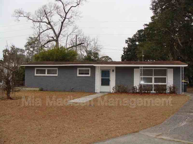 11 Catherine Cir - Photo 2 of 15