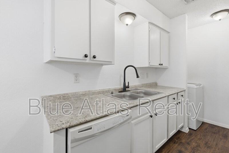 5104 Herrick Ct - Photo 5 of 15