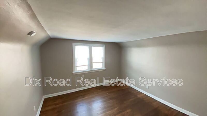 233 Niagara Ave - Photo 7 of 14