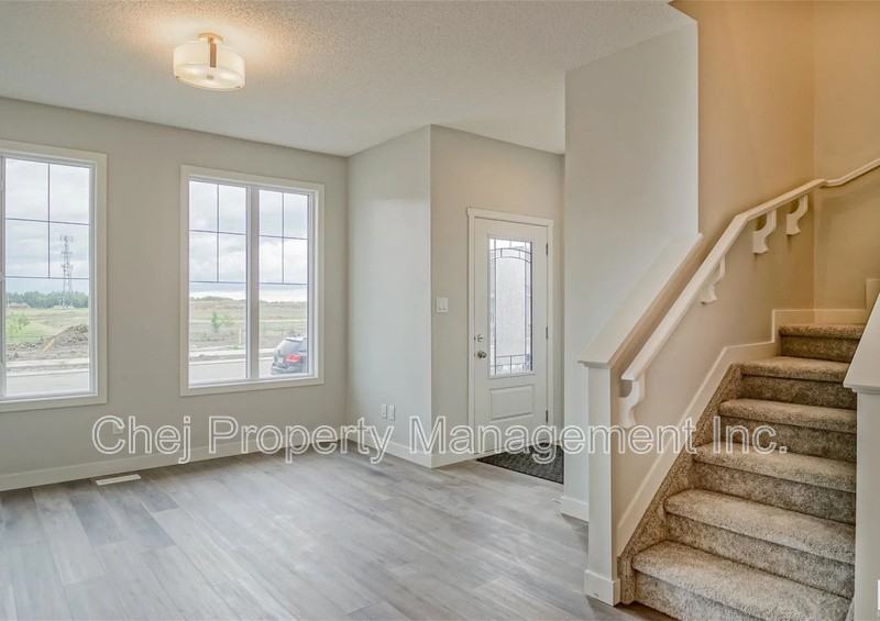 17 Nouveau Dr - Photo 2 of 21