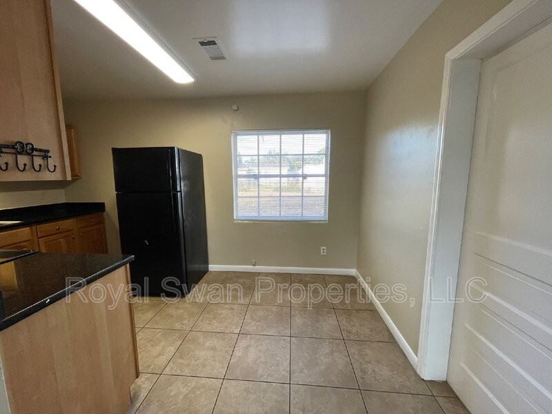 1036 Woodland Ave - Photo 5 of 13