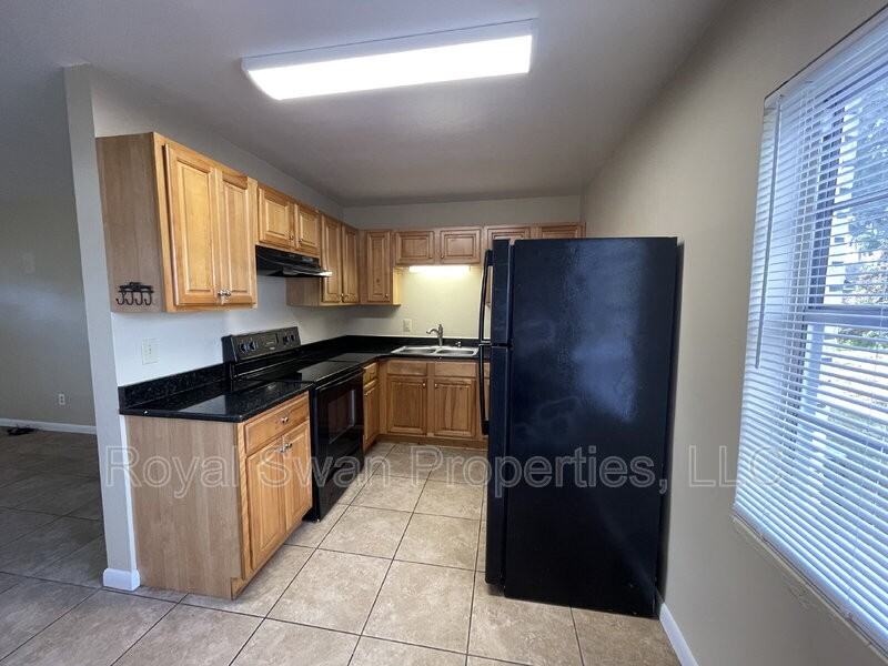 1036 Woodland Ave - Photo 6 of 13