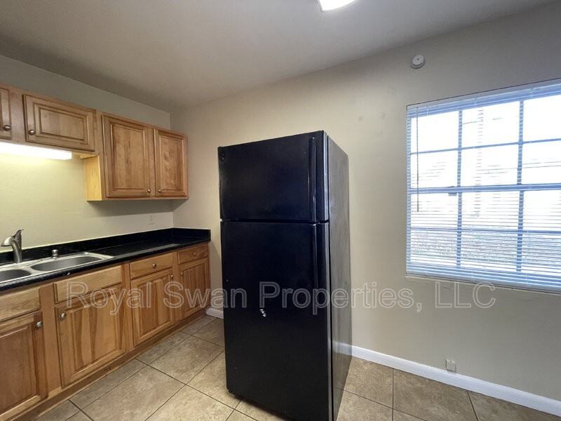 1036 Woodland Ave - Photo 7 of 13