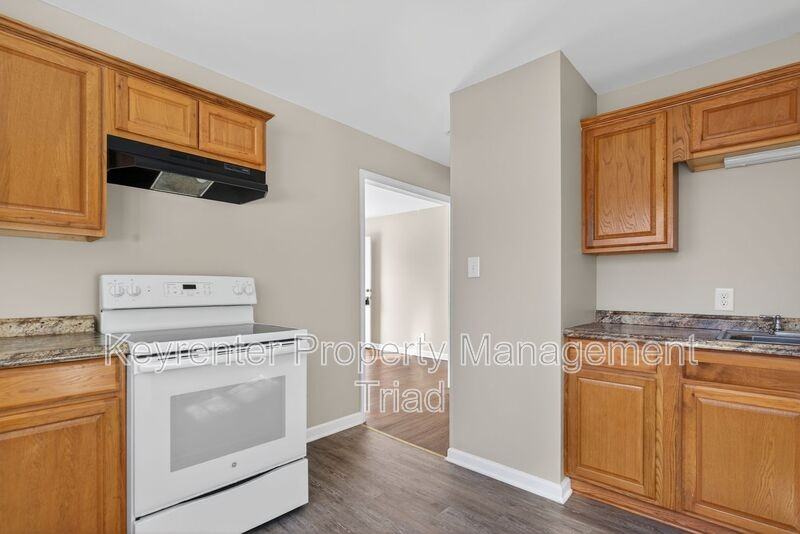 1106 Sykes Ave - Photo 3 of 25