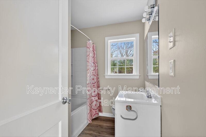 1106 Sykes Ave - Photo 5 of 25