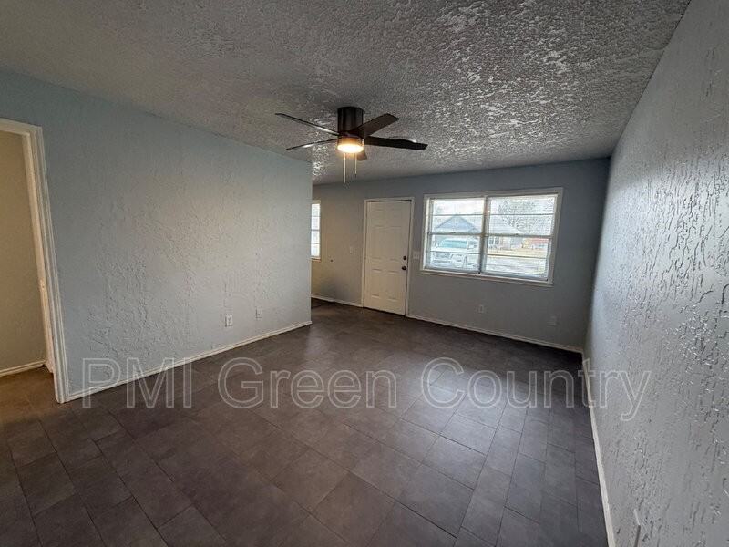 232 S Indianola St - Photo 4 of 10