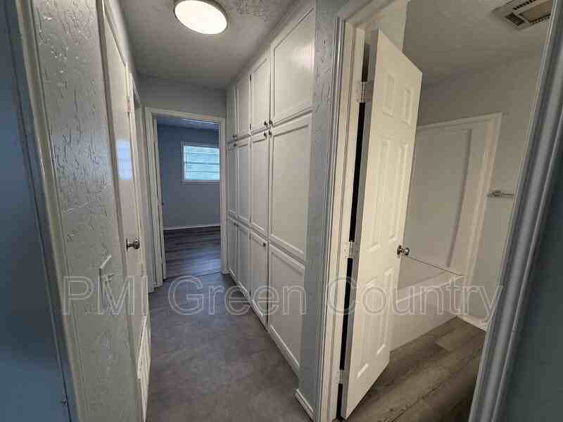 232 S Indianola St - Photo 7 of 10