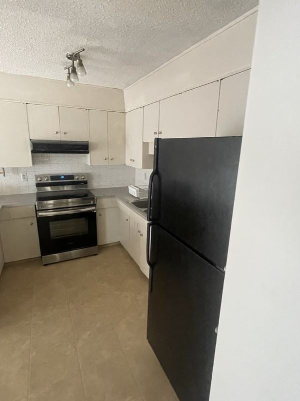 3518 78 St Nw - Photo 4 of 10