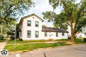 featured image of 229 E Williams St