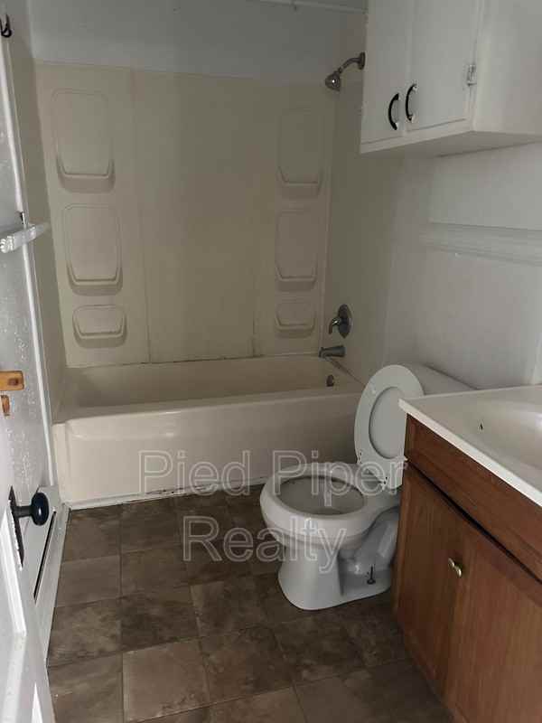 123 1/2 N Cherry Ave - Photo 6 of 7