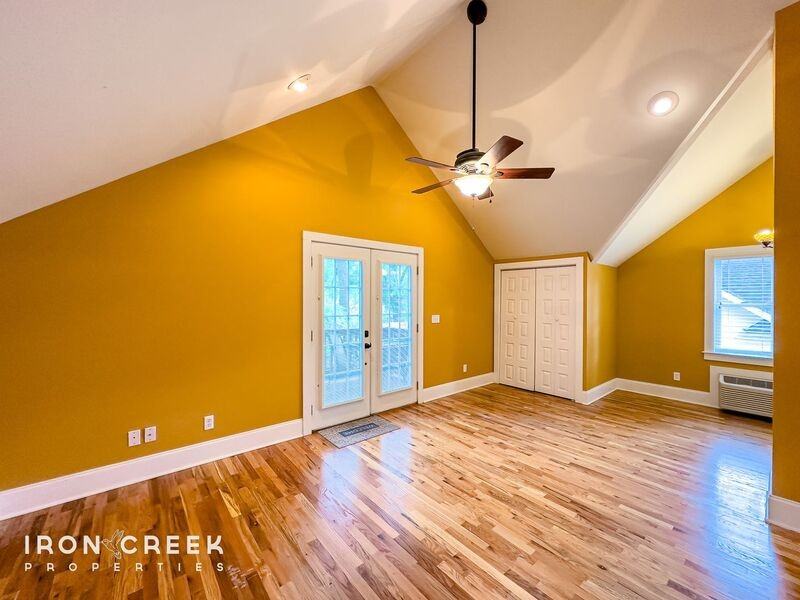 90 Rumbough Pl - Photo 3 of 11