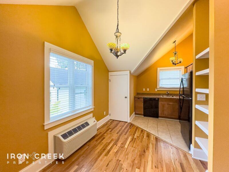 90 Rumbough Pl - Photo 4 of 11