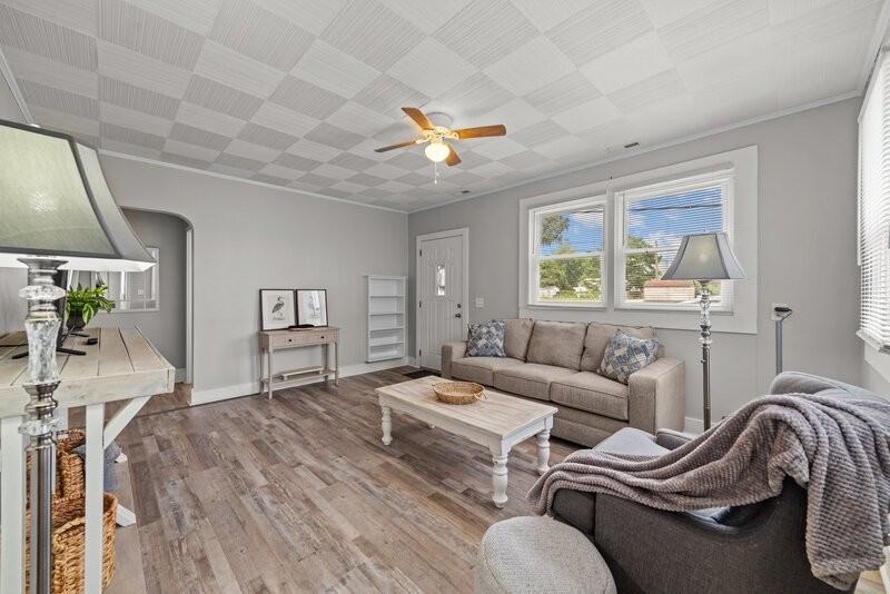 4196 Lee St - Photo 3 of 29