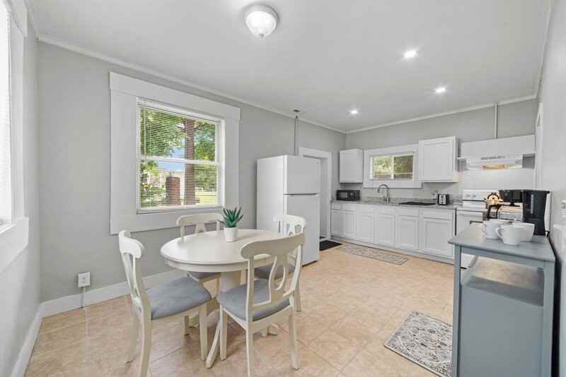 4196 Lee St - Photo 5 of 29