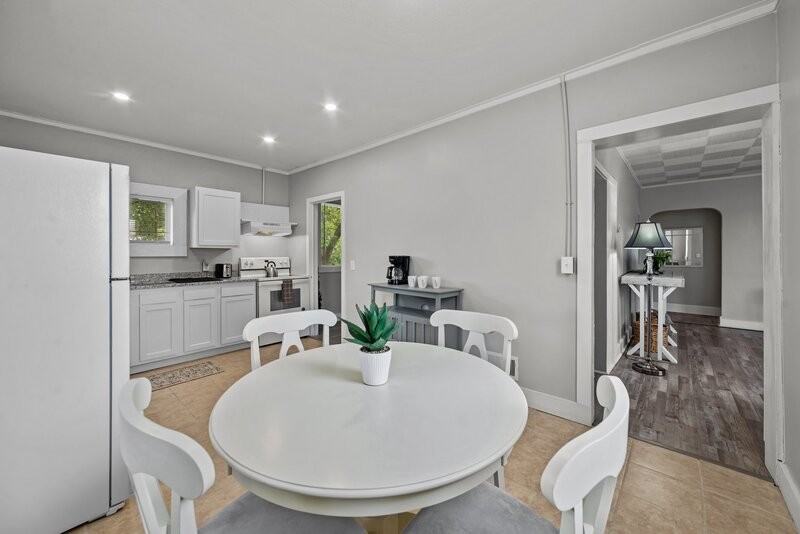 4196 Lee St - Photo 6 of 29