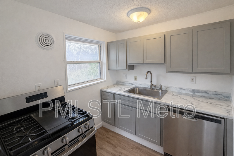 5633 Parchester Dr - Photo 2 of 8