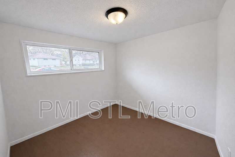 5633 Parchester Dr - Photo 6 of 8