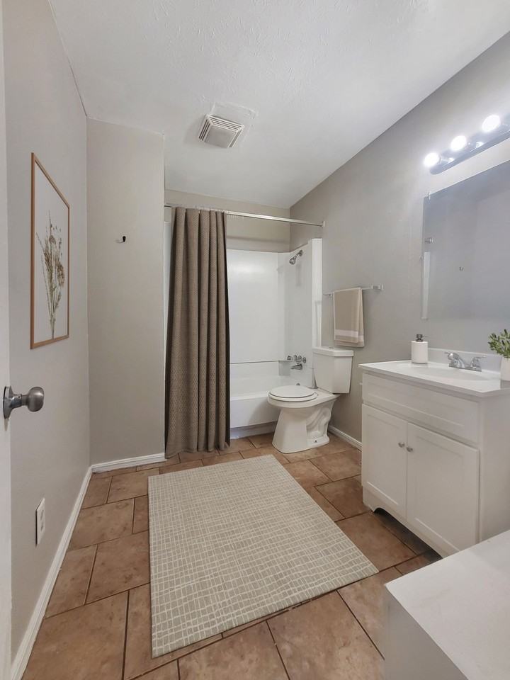 Lakeside Townhomes - Photo 6 of 15