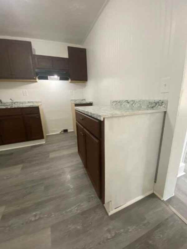 511 Alford St - Photo 4 of 15