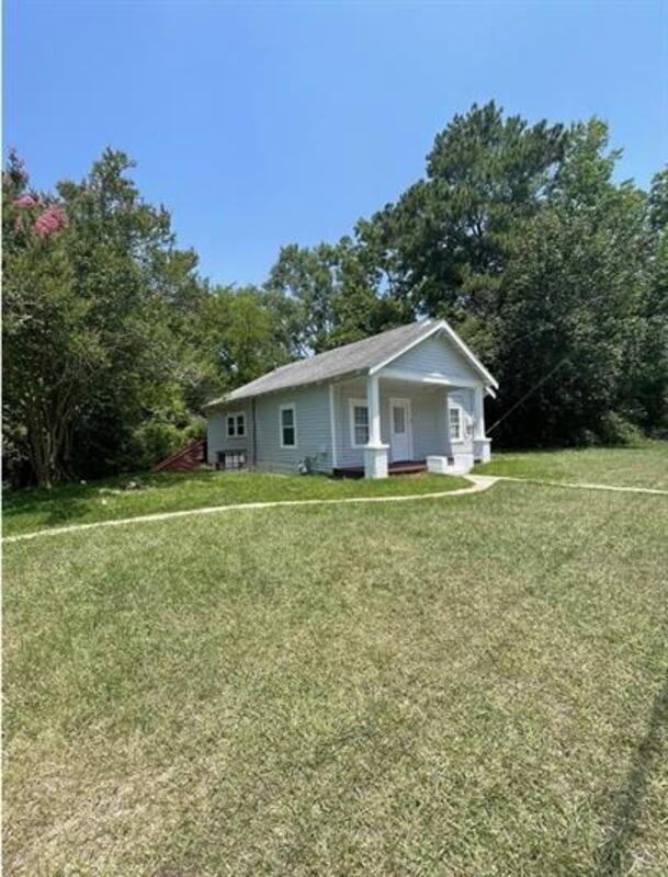 2235 Irwinton Rd - Photo 2 of 17