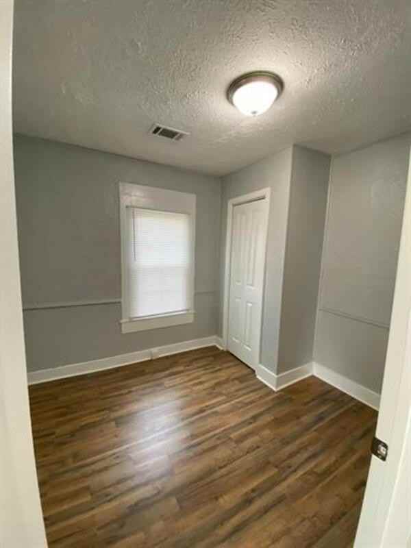 110 W Mitchell St - Photo 6 of 14