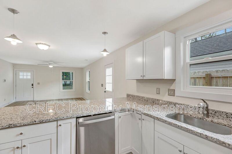 6961 Raymond Ave - Photo 6 of 26