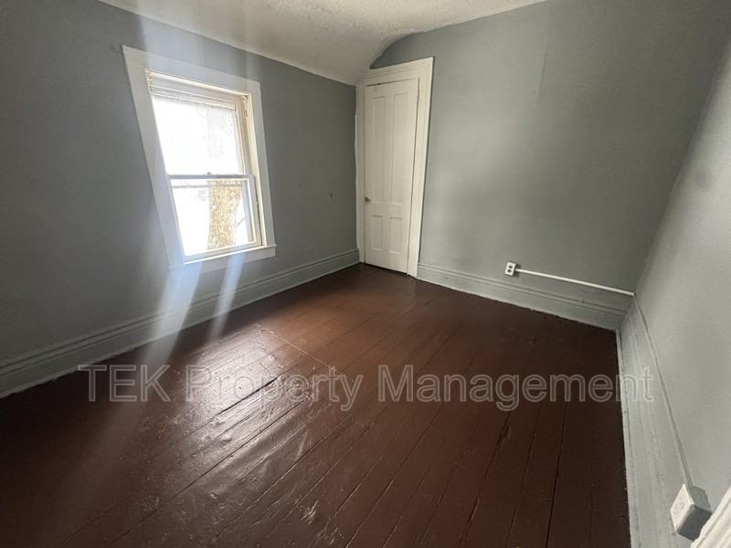 60 Romeyn St #3 - Photo 4 of 6