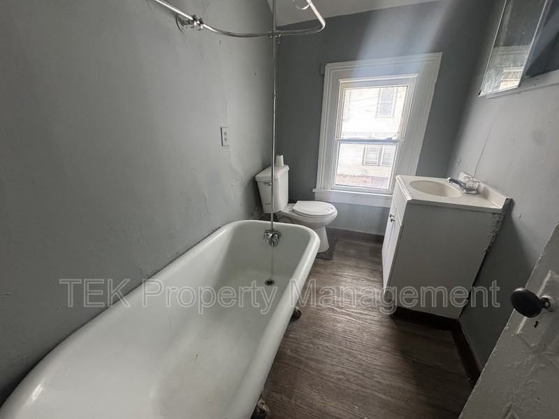 60 Romeyn St #3 - Photo 5 of 6