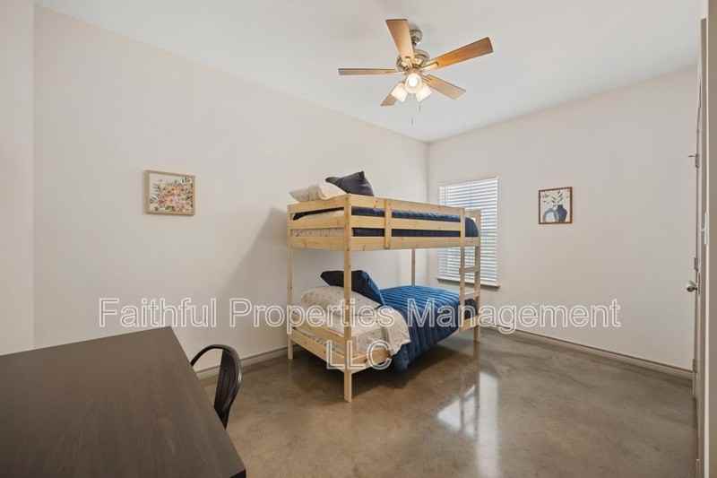 10071 Shadow Wood Cir - Photo 6 of 10