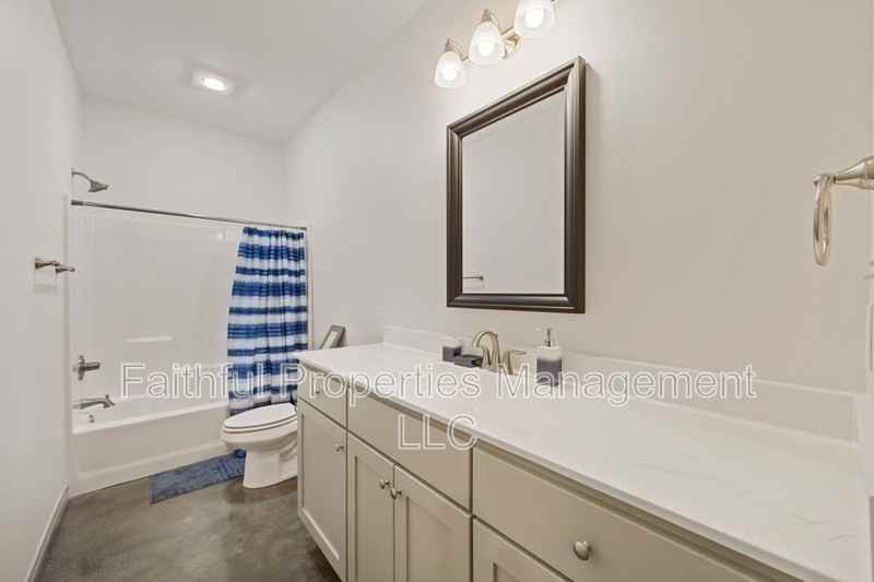 10071 Shadow Wood Cir - Photo 7 of 10