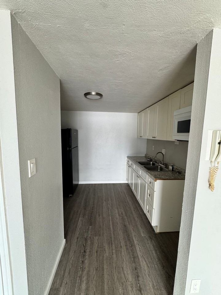 848 Riverview Terrace - Photo 4 of 20