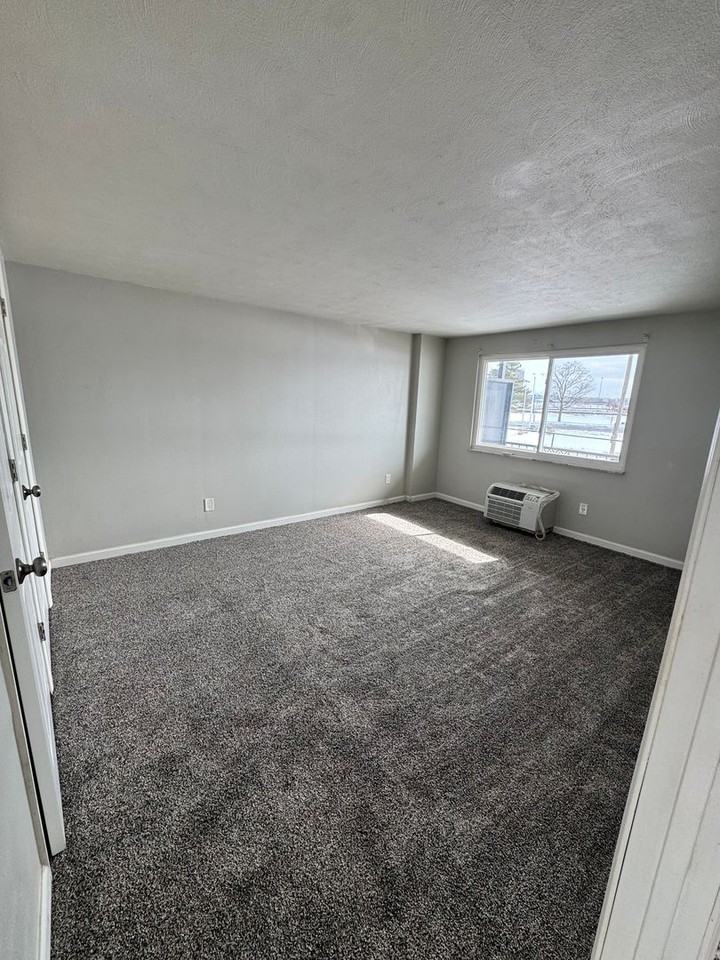 848 Riverview Terrace - Photo 5 of 20