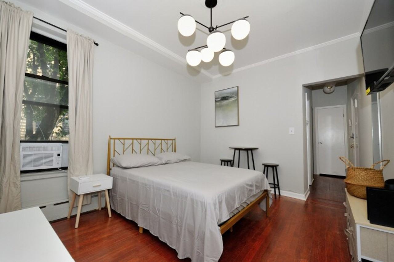 321 E 78th St #1323954P - Photo 4 of 19