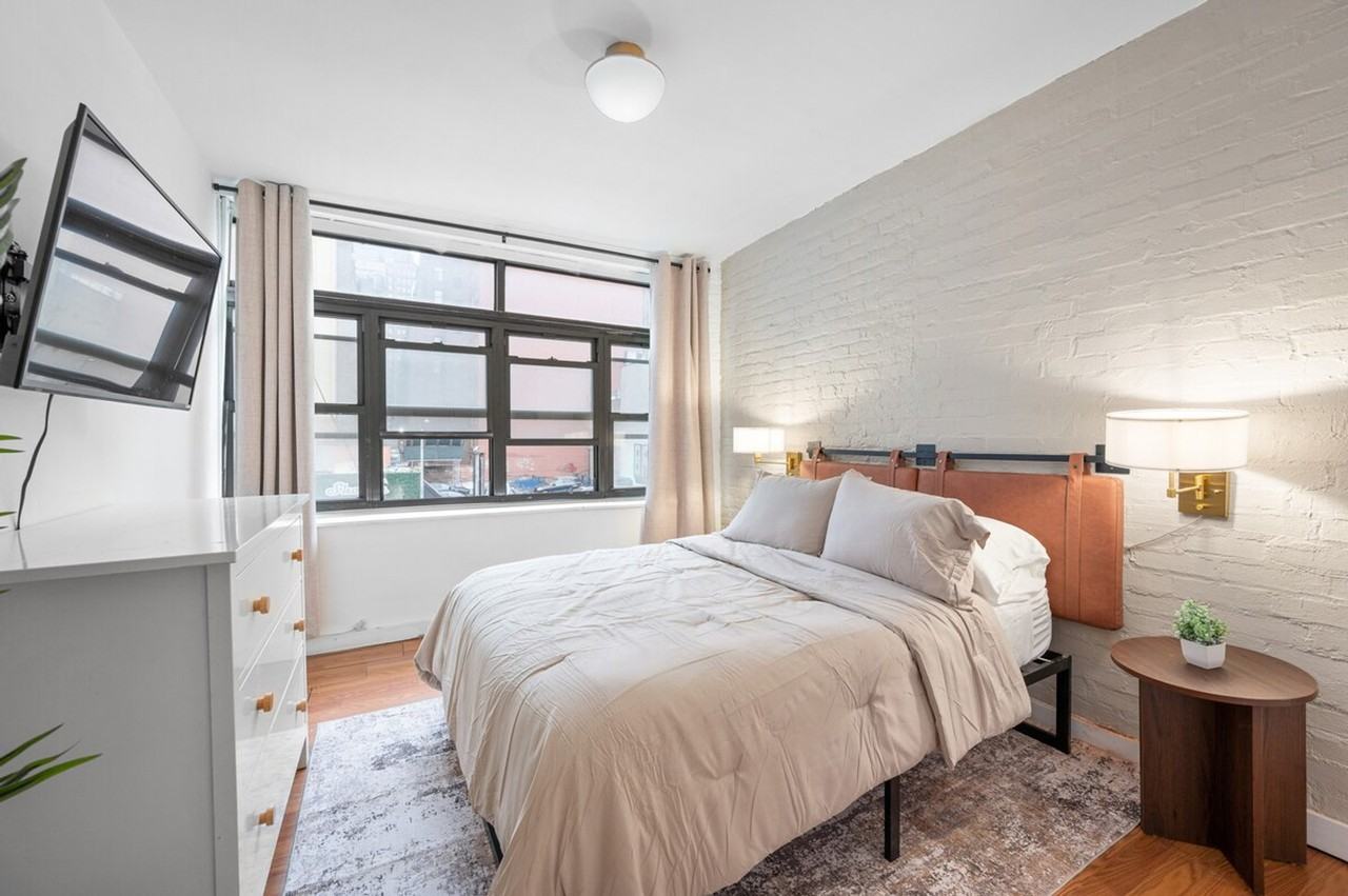 309 W 28th St #1390073P - Photo 3 of 26