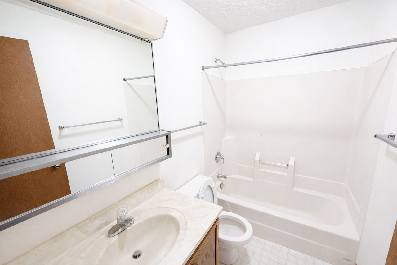 APPLE - Photo 5 of 35