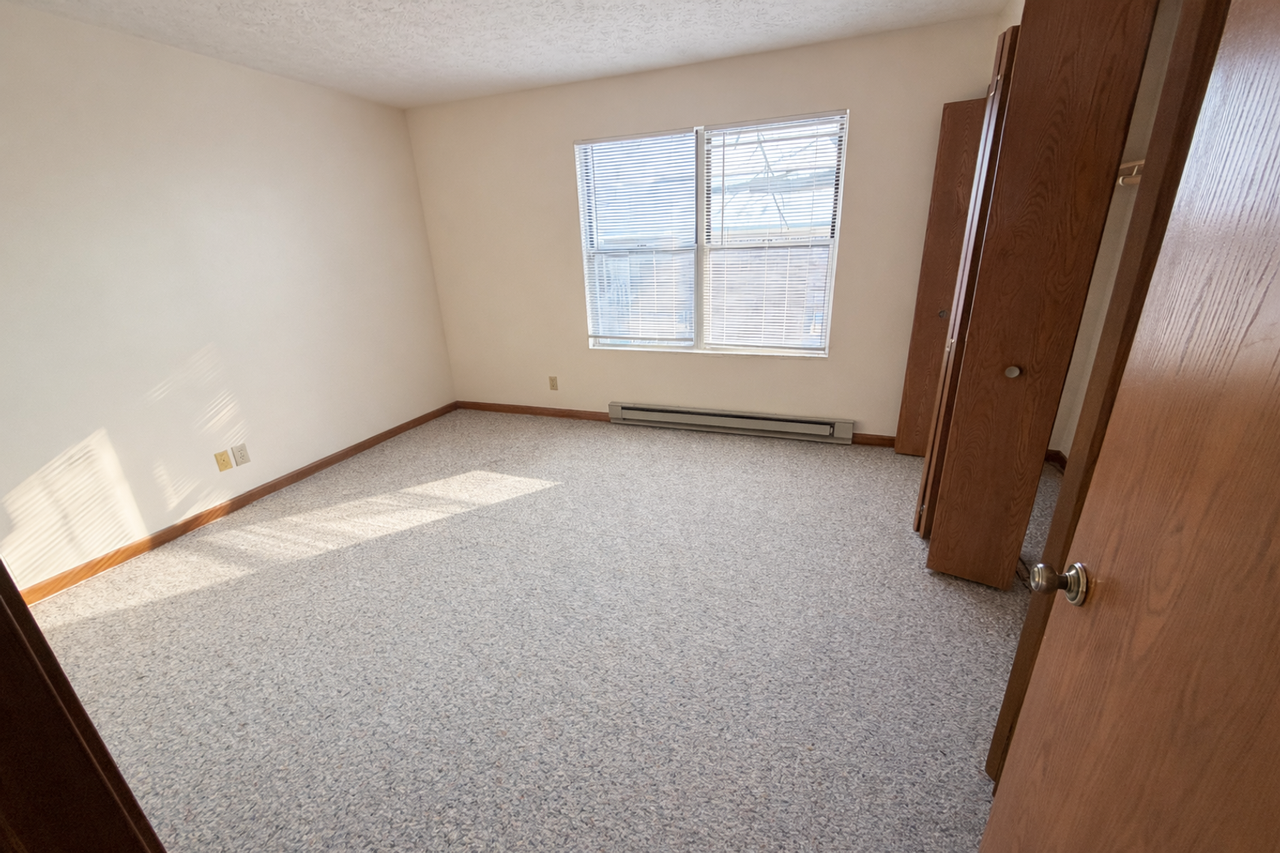 APPLE - Photo 6 of 35