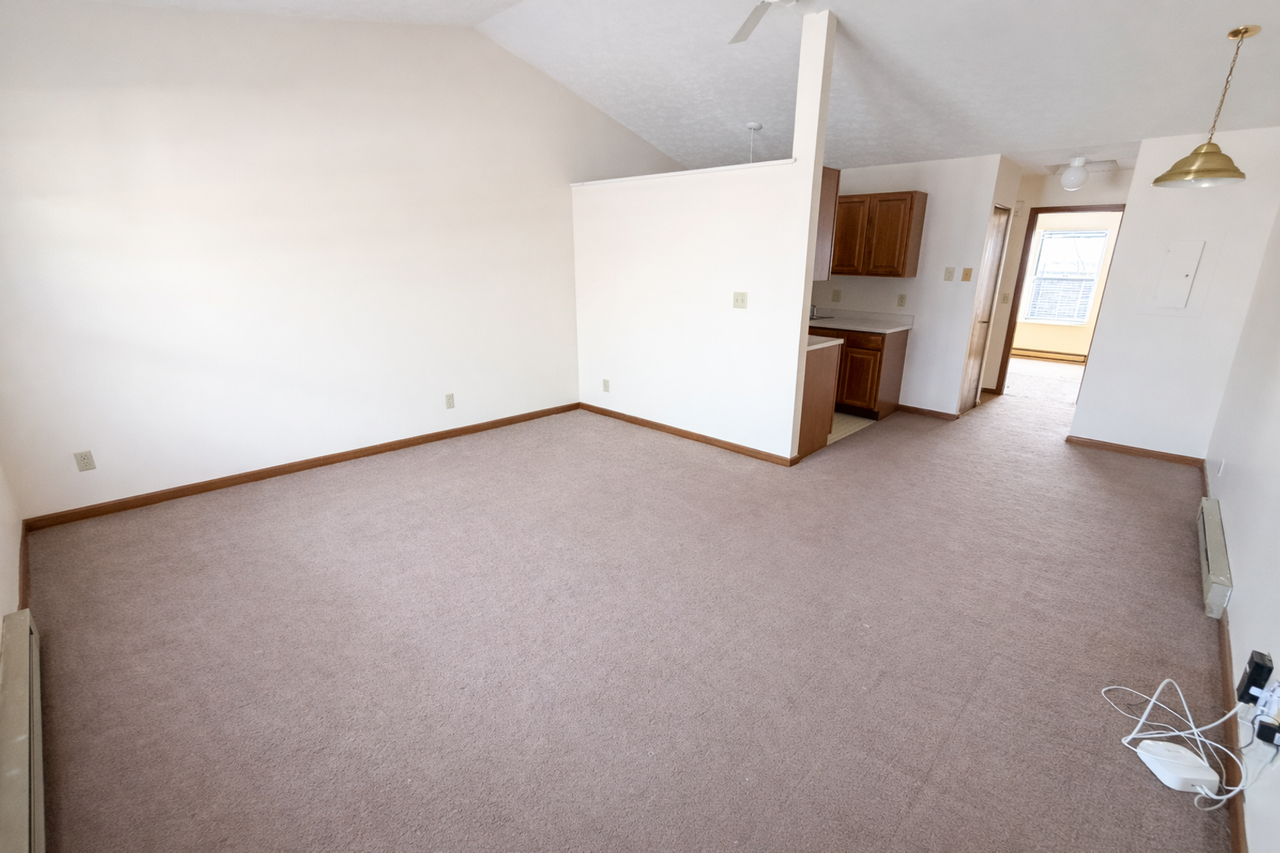 APPLE - Photo 7 of 35